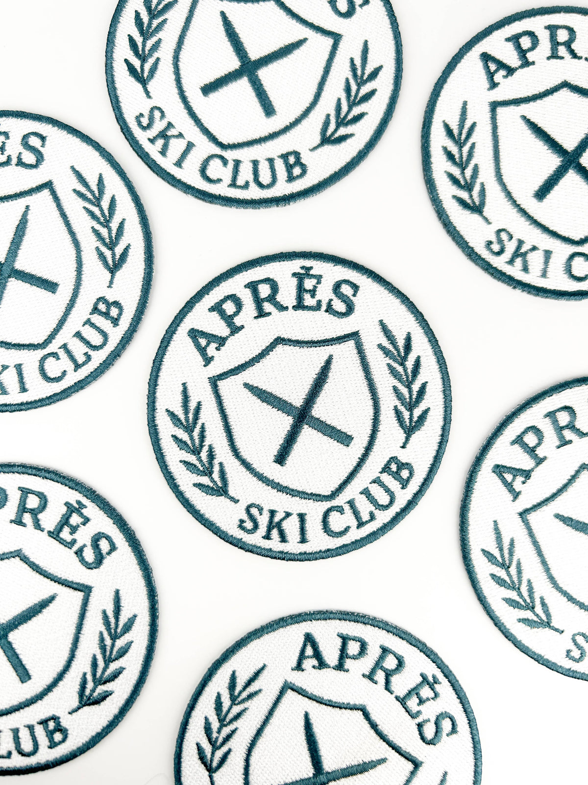 Repeating pattern of 'APRèS SKI CLUB' logos on a white background