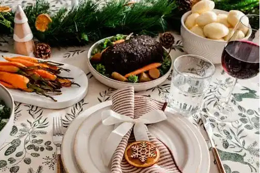 Thanksgiving Friendsgiving Table Setting